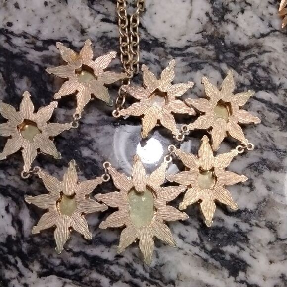 Vintage Costume Jewelry Set  - Picture 6 of 7